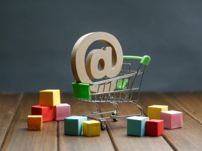 wooden-symbol-shopping-cart-online-shopping-concept_1387-883